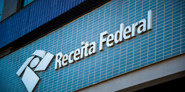 Receita vai monitorar movimentações de cartão de crédito e Pix acima de R$ 5 mil.